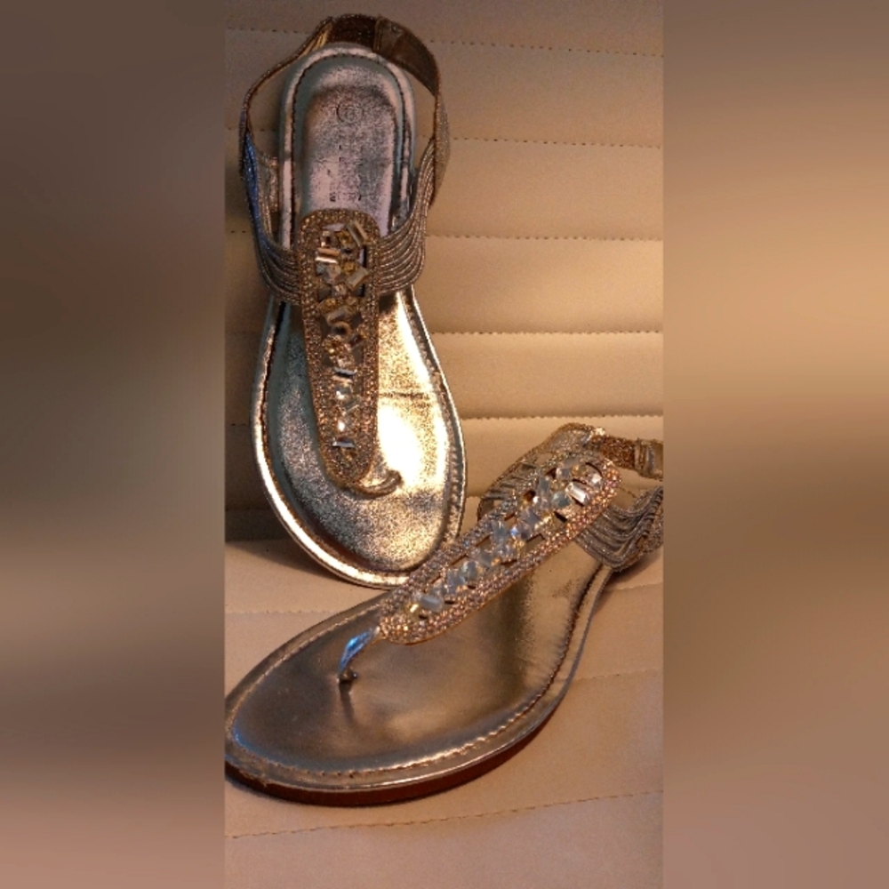 Rouge Helium Sandals
